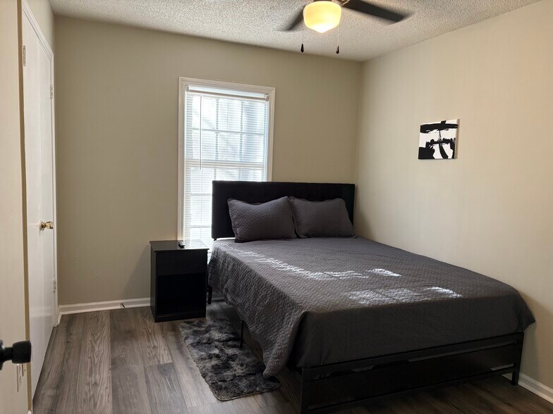 Building Photo - 1605 Willowby St