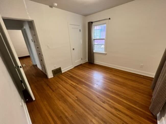 Building Photo - 117 S Jackson St