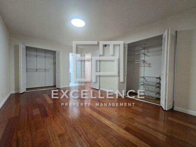 Building Photo - Spacious Fully Renovated 4/2 House with Over 2000SF and LVT Throughout