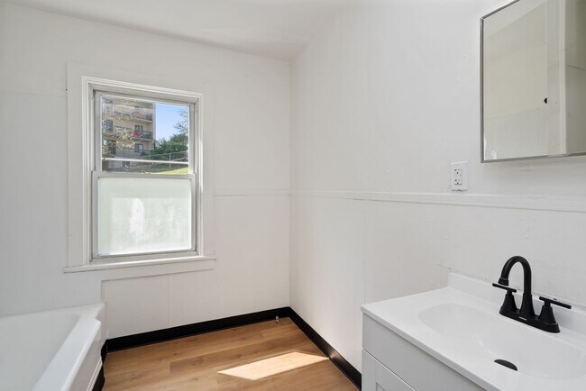 Building Photo - 348-350 Wyoming Street