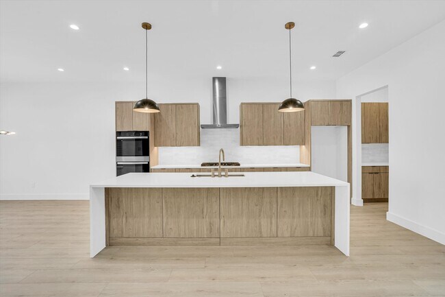 Building Photo - 1711 Nomas St