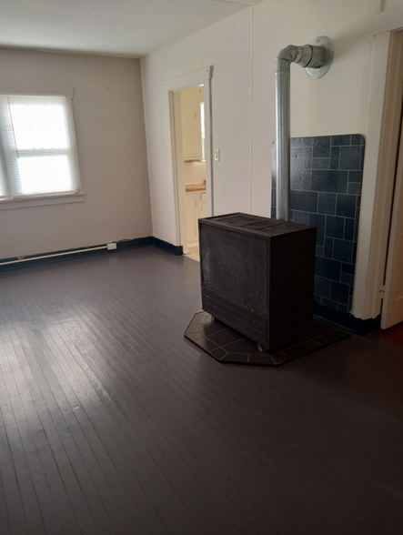 Living Room - 419 10th St