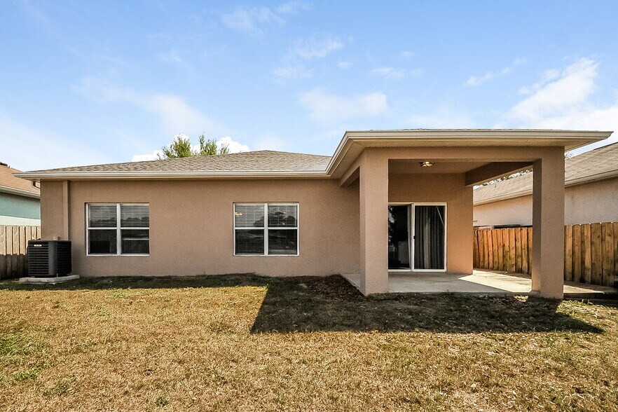 Building Photo - 748 Star Pointe Dr
