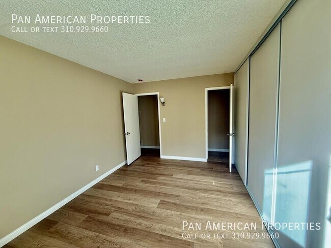 Building Photo - 326 S Gerhart Ave