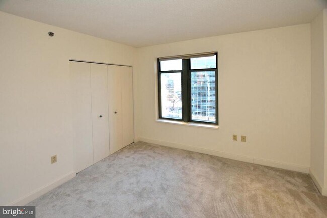 Building Photo - 1150 K St NW