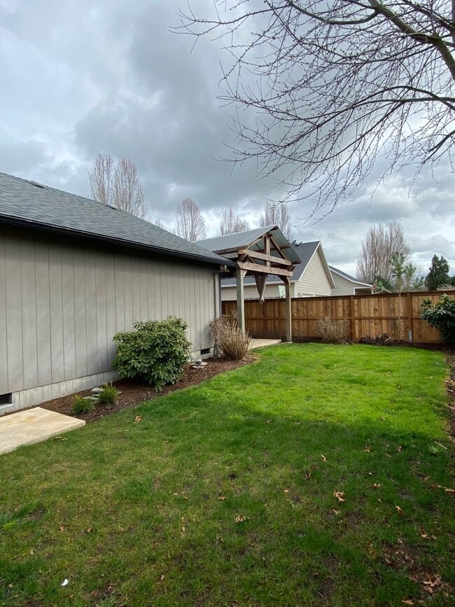 Building Photo - Well Sought-Out Junction City Three Bedroom