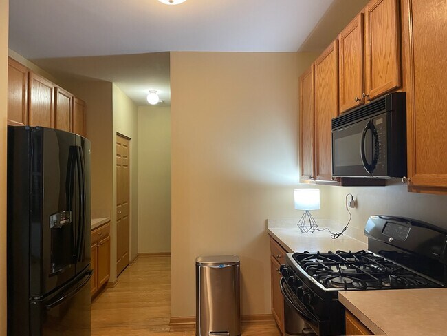 Building Photo - 2452 Golf Ridge Cir