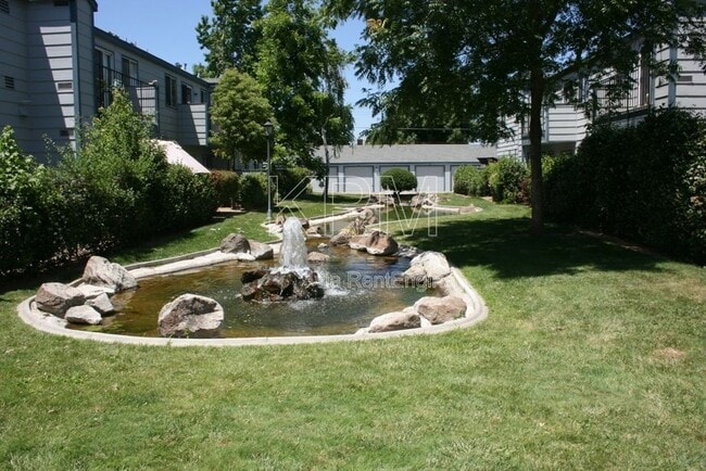 Building Photo - 445 Almond Dr