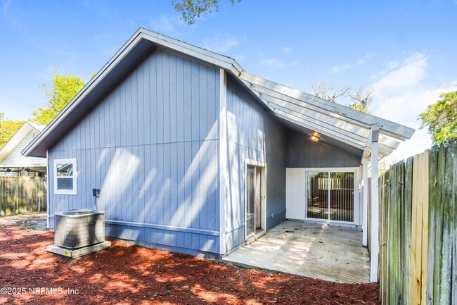 Building Photo - 2217 Destine Ln