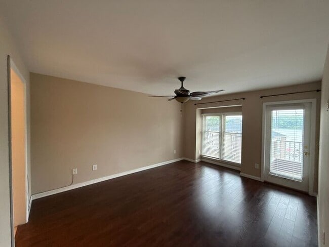 Building Photo - Great condo with Lake Wylie views!
