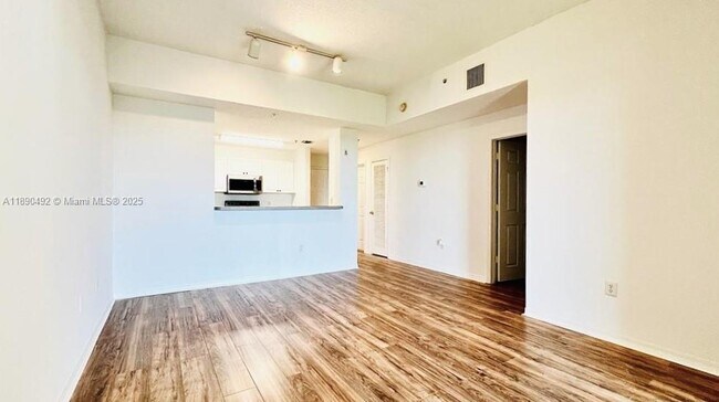 Building Photo - 1203 Town Center Dr