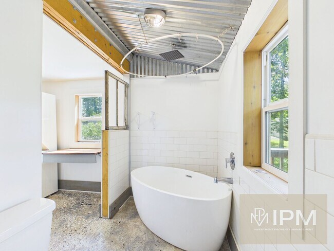 Building Photo - 2451 Log Cabin Rd