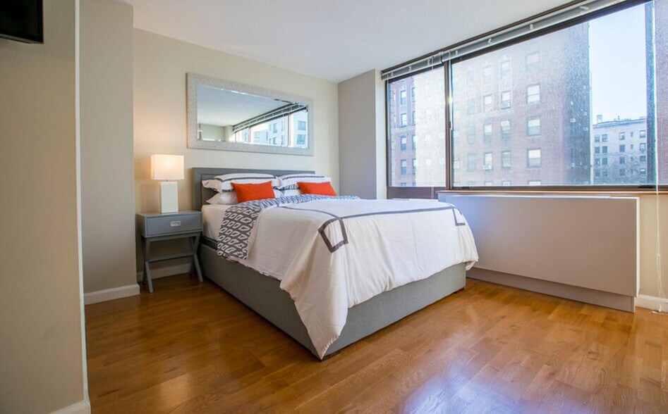 Building Photo - 189 W 89th St