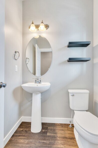 Building Photo - 5749 W Osprey Dr