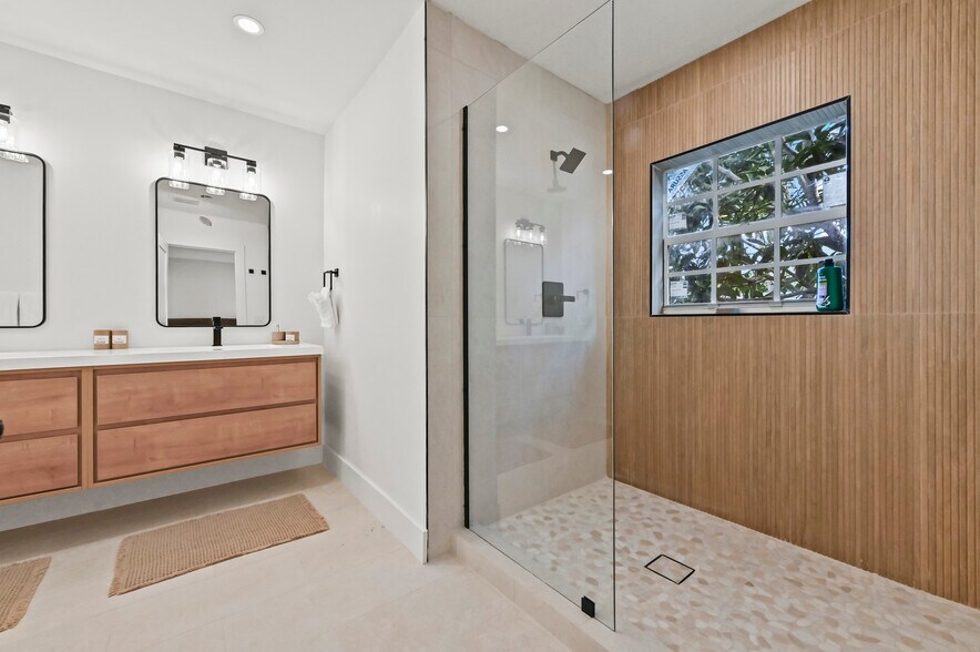master bathroom - 3400 Parker Ave
