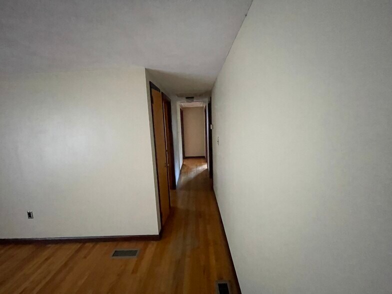 Building Photo - 407 Mount Allen Drive