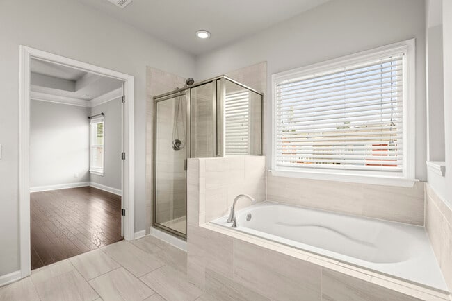 Building Photo - Townhouse - 4 Beds - 4 Bath