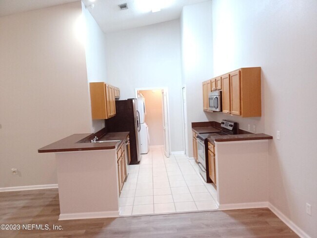 Building Photo - 2 BR 2 BA Condo COMING SOON!