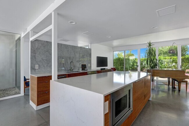 Building Photo - Mid-Century Steel Oasis in Palm Springs