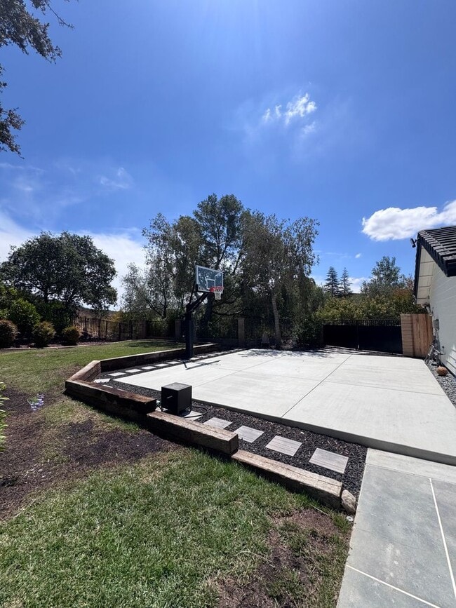 Building Photo - 2080 Hopewell Ct