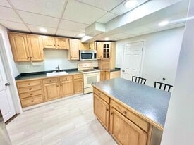 Building Photo - 331 Oakridge Ave
