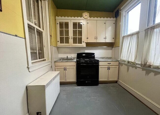 Building Photo - 1935 W Hunting Park Ave