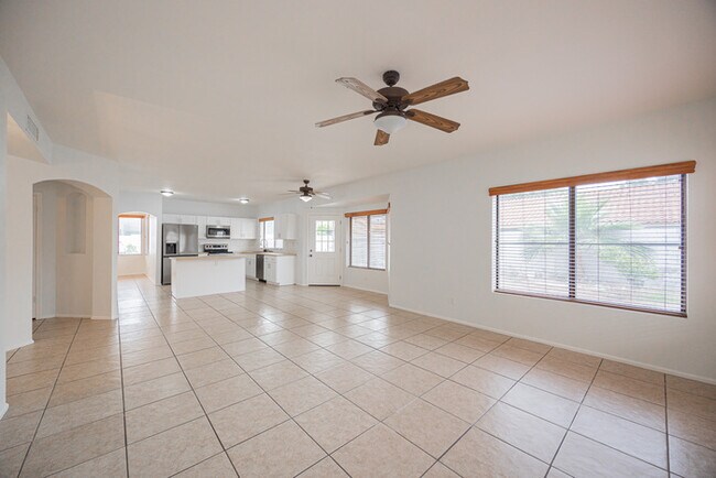 Building Photo - 11121 W Sunflower Pl