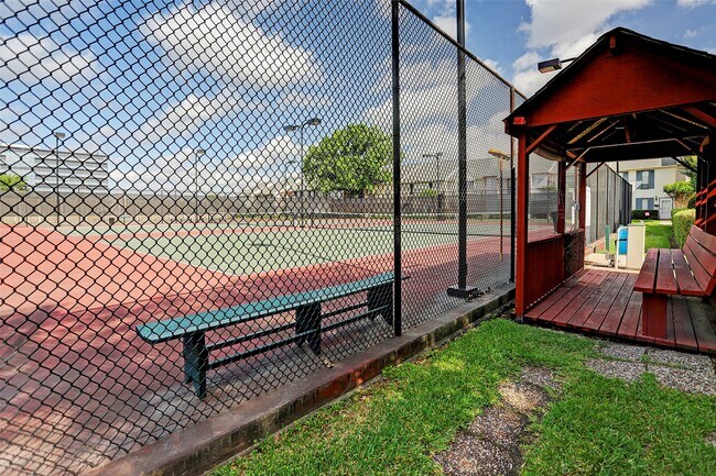 Building Photo - 10240 Longmont Dr