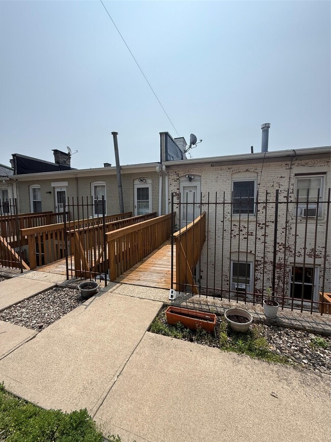 Primary Photo - 13 Jackson St