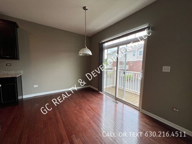 Building Photo - 2522 Dunraven Ave