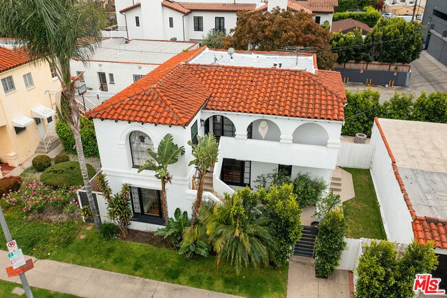 Building Photo - 8472 Oakwood Ave