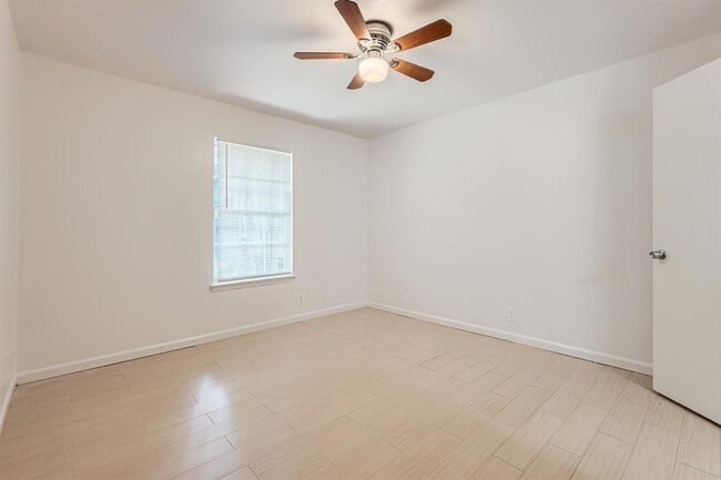 Building Photo - 300 Crockett St