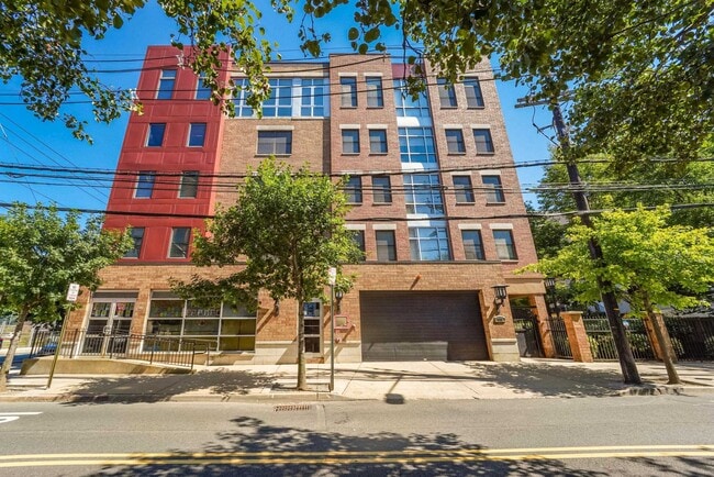 Building Photo - 650 2nd St