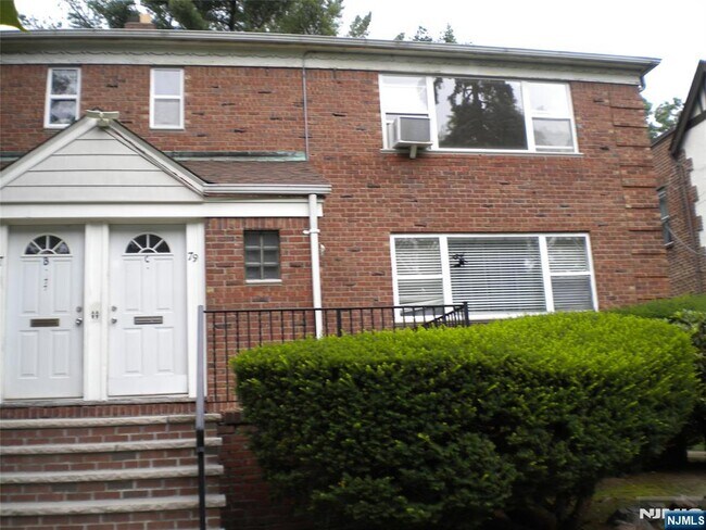Primary Photo - 79 Huguenot Ave