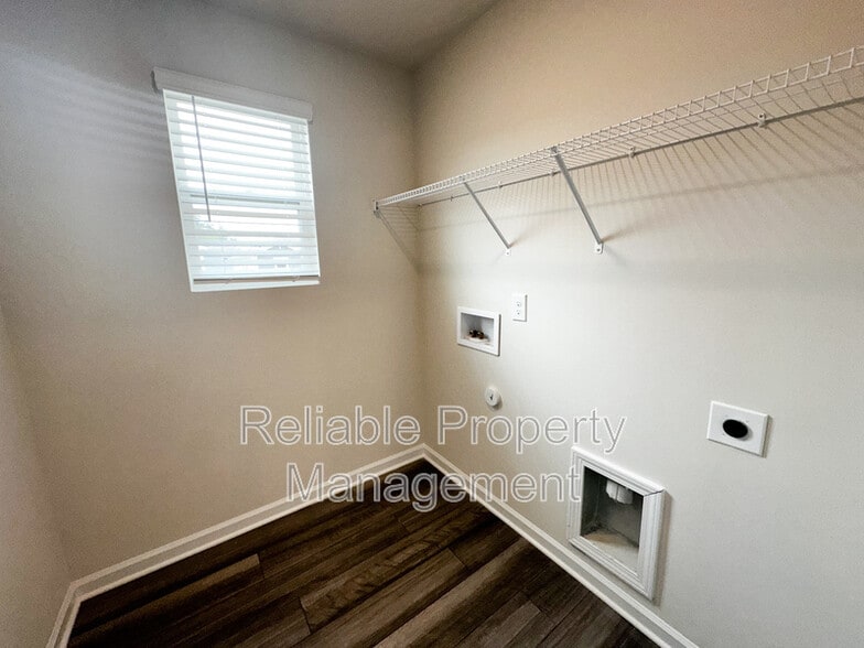 Building Photo - 121 Rushmore Ave