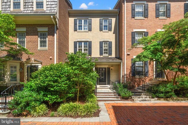 Building Photo - 4422 Westover Pl NW