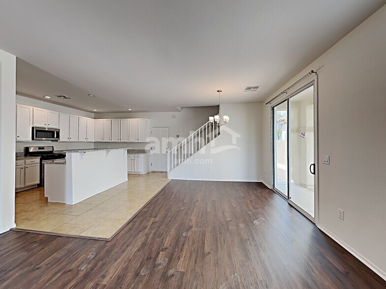 Building Photo - 562 W Paseo Celestial