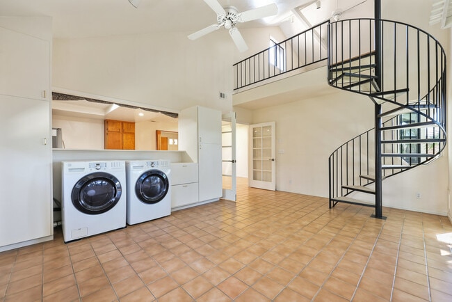 Building Photo - 741 Danica Pl