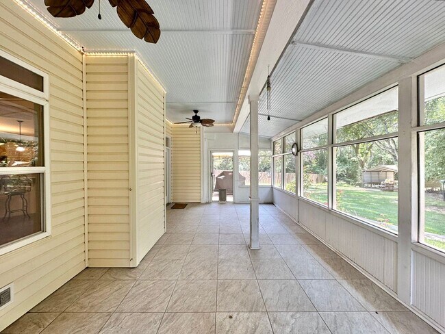 Building Photo - Tour Today! Show Stopping Home in Flint!