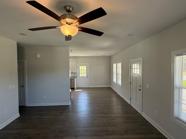 Building Photo - Three bedroom, 2 bath house in Graham