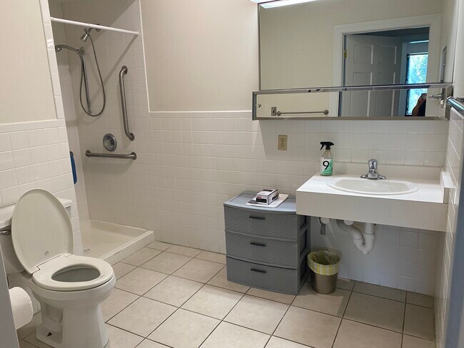 Building Photo - 300 Church St