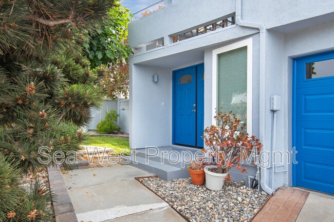 Building Photo - 846 S Cedros Ave