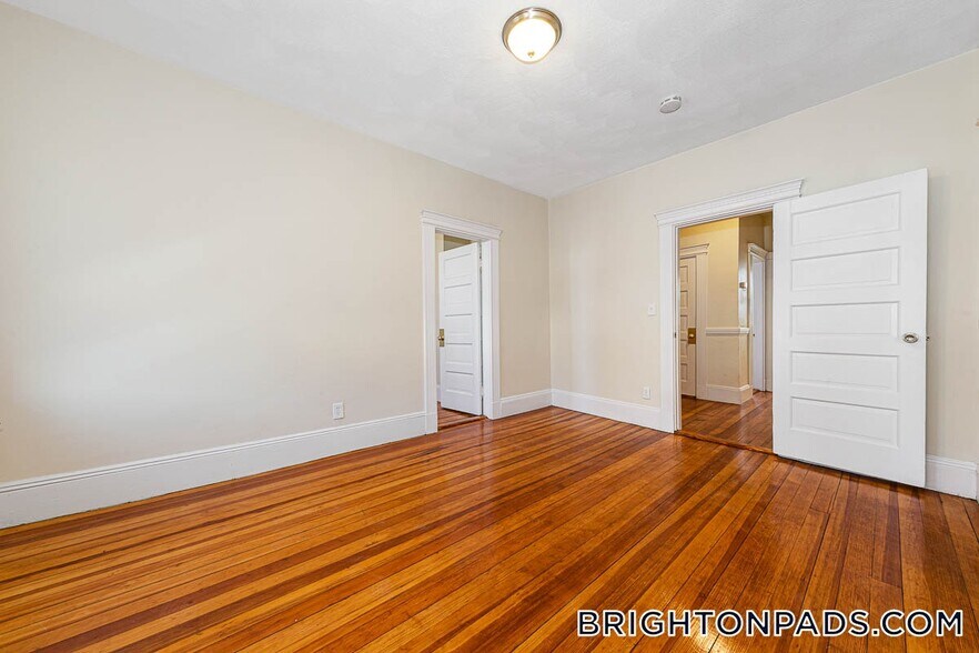 Building Photo - 44 Brackett St