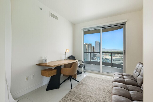 Building Photo - Turnberry Towers East 1507