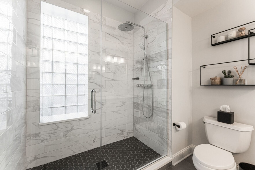 Building Photo - 726 W Addison St