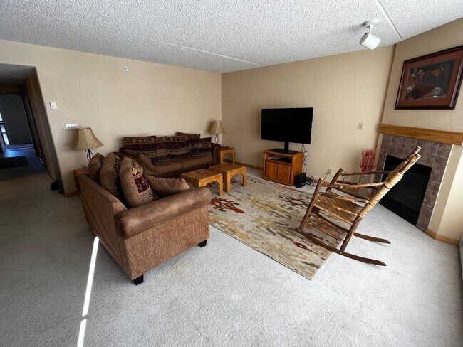 Building Photo - 980 Lakepoint Dr