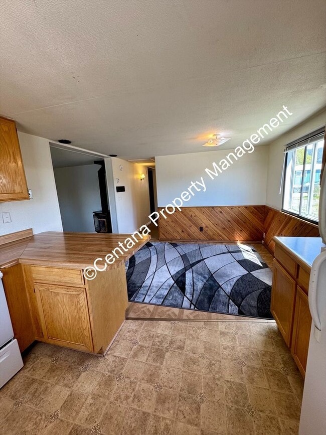 Building Photo - 3 bedroom 2 bathroom mobile home off of Co...