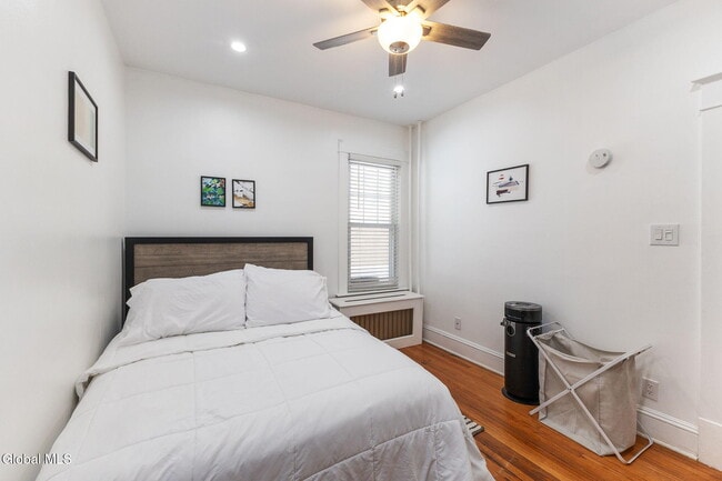 Building Photo - 106 N Pine Ave