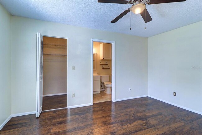 Building Photo - 1915 Saginaw Ct