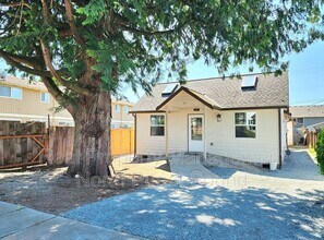 Building Photo - 112 N Gifford Ave